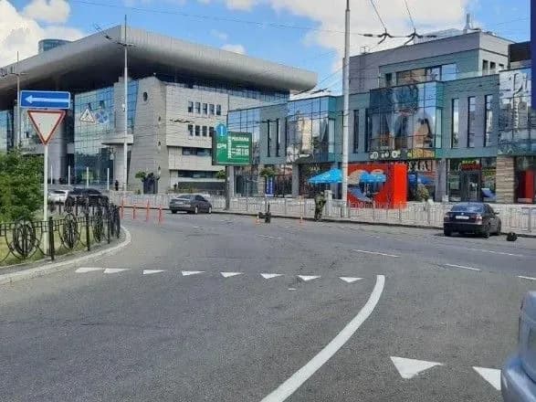 В Киеве перекрыли улицу из-за подозрительного предмета