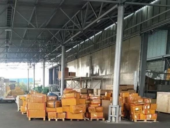 Двох експрес-перевізників викрили на ухиленні від сплати 27 млн грн податків