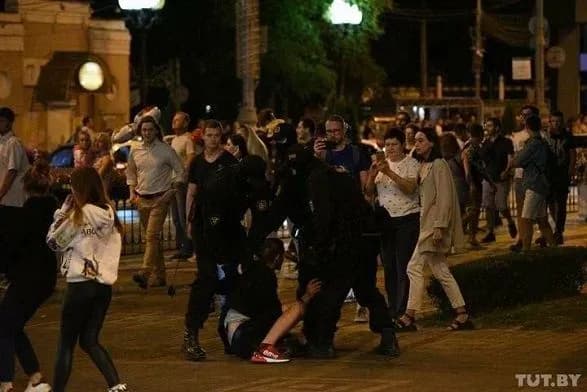 Протести у Білорусі: за добу ще близько 700 затриманих