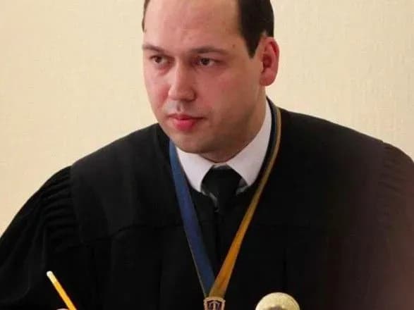 Попри вимогу про відвід, суддя Вовк продовжить слухати справу "офшорів Суркісів" - ПриватБанк