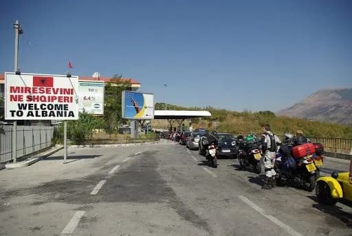 На границе Албании и Греции произошли столкновения, из-за беспорядков - погиб ребенок