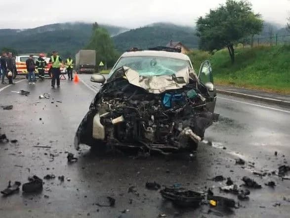 Во Львовской области столкнулись автобус и легковушка, есть погибший и травмированные
