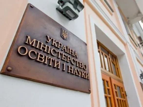 У МОН запевнили, що батьки не повинні купувати маски та антисептики в дитсадки