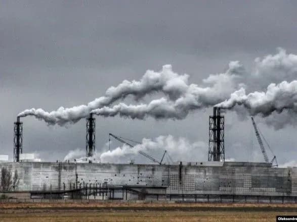 В окупованому Криму знову зафіксували викид хімречовин на заводі "Кримський титан"