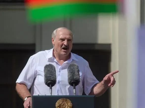 Лукашенко доручив МЗС попередити Зеленського про відповідальність за "розпалювання заворушень"