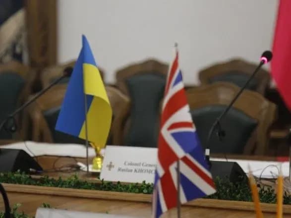 Хомчак обговорив з британським міністром оборони реформи у ЗСУ за зразком НАТО