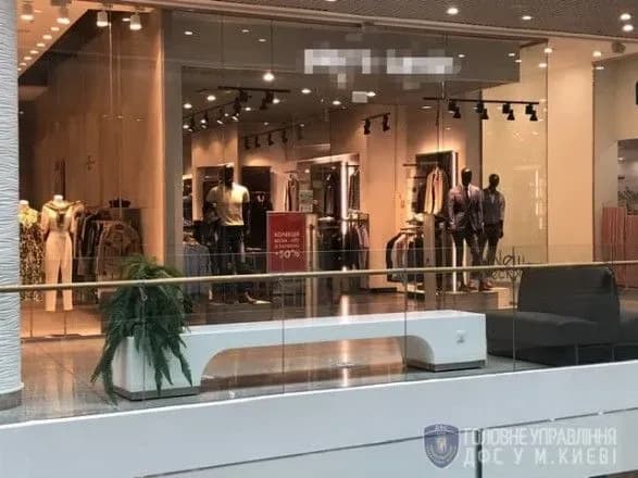 У продавців світових брендів провели обшуки: вилучили одягу і аксесуарів на 17,8 млн грн