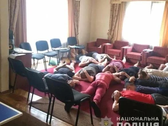 У Львівській області за гроші родичів насильно "лікували" десятки людей