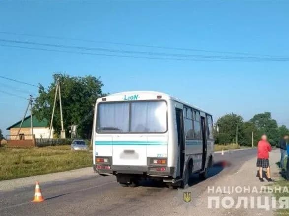 На Хмельниччині автобус на смерть збив жінку