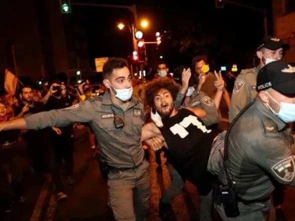 В Ізраїлі тисячі людей вимагали відставки Нетаньяху через корупцію та COVID-19