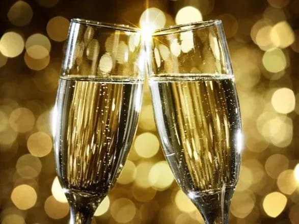 Держстат назвав країни, з яких в Україну везуть шампанське