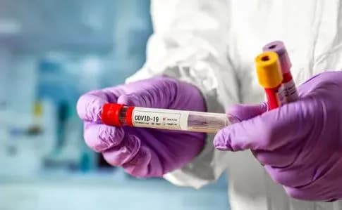 В Україні за добу COVID-19 підтвердили у 95 дітей та 73 медиків