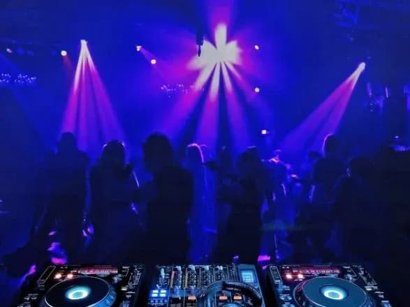 Кабмін хоче заборонити роботу нічних клубів