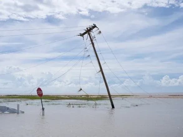 Ураган "Лаура" вдарив по узбережжю США: щонайменше 5 жертв, у Луїзіані стався витік хлору на заводі
