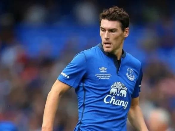 Власник рекорду АПЛ оголосив про завершення футбольної кар’єри