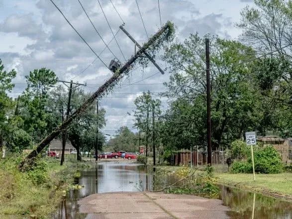 Через ураган "Лаура" у США загинуло вже 6 осіб