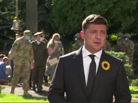 Ми не маємо забути жодного імені: Зеленський записав звернення у День пам’яті захисників України