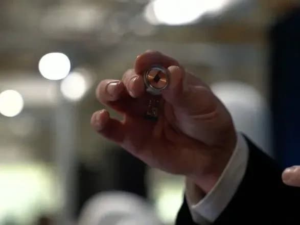 Маск повідомив про успішну імплантацію чіпів Neuralink у мозок свині