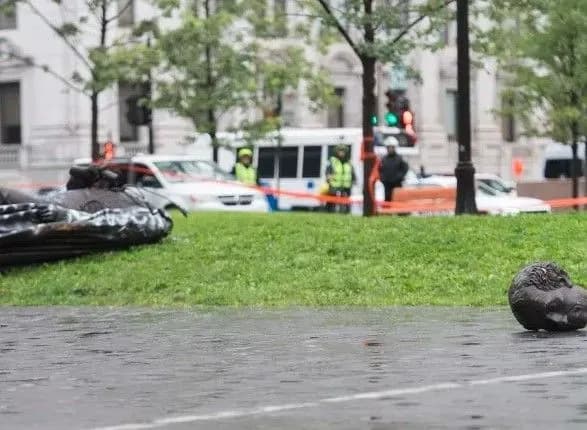 В Монреале протестующие против расизма свалили памятник первому премьер-министру Канады