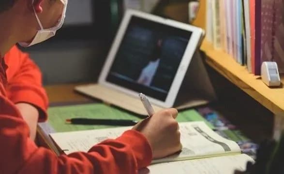 У регіонах "червоної зони" навчання проходитиме тільки дистанційно — Шкарлет