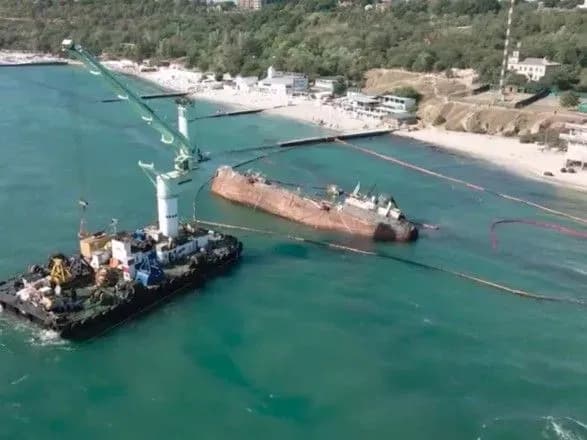 В Одеському морпорту розповіли, коли Delfi приберуть з узбережжя Одеси