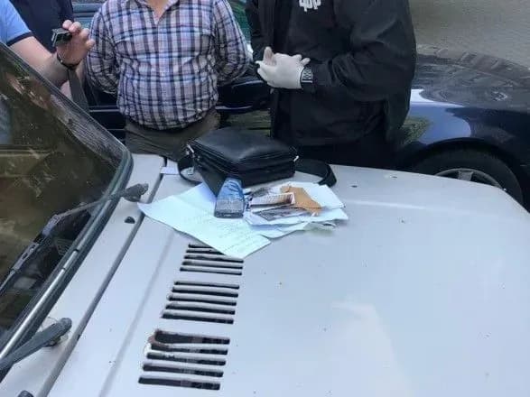 Співробітника СБУ судитимуть за вимагання хабара в 2 тис. доларів та 10 тонн зерна