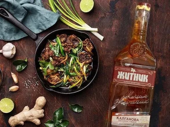 Розвінчуємо міфи: як правильно пити горілку