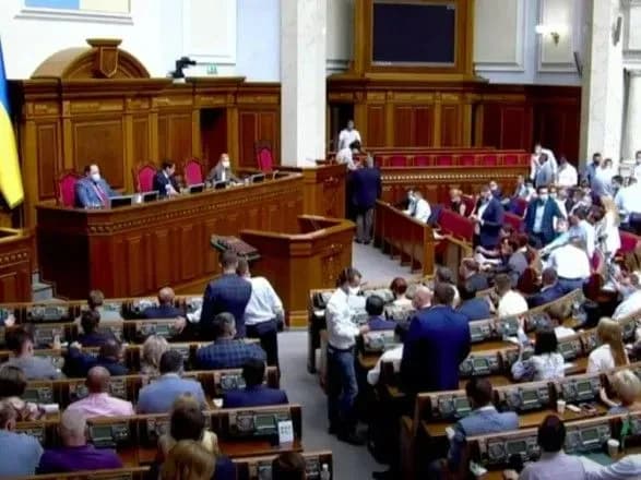 Четверта сесія ВРУ: нардепи затвердили порядок денний