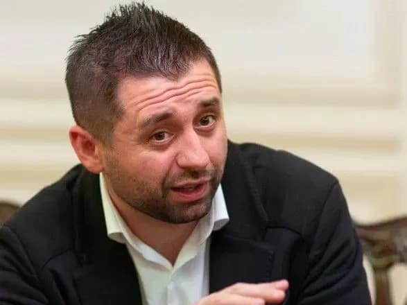 Арахамія заявив, що Зеленський не вимагав виключити із фракції Лероса