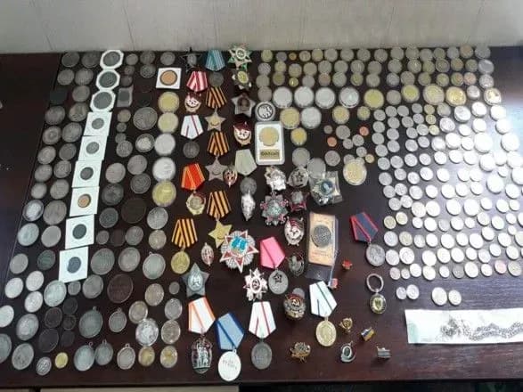 Через КПВВ “Новотроицкое” в оккупированный Донецк пытались провезти антиквариат