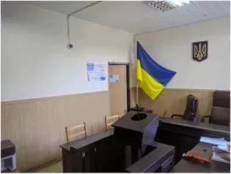 На Запоріжжі чоловік під час судового слухання вдарив себе ножем у живіт