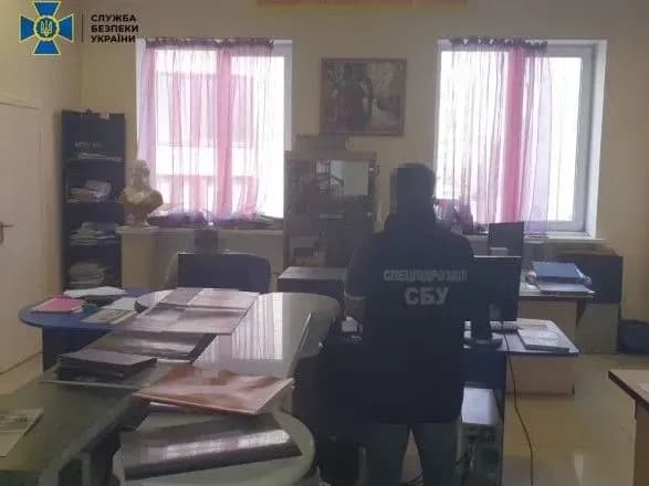 Масштабна оборудка з підробки паспортів країн ЄС: організатору повідомили підозру