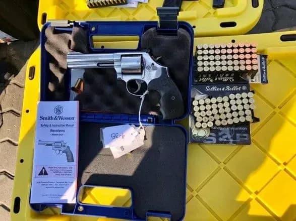 В Одеському морпорту виявили контейнер зі зброєю та набоями