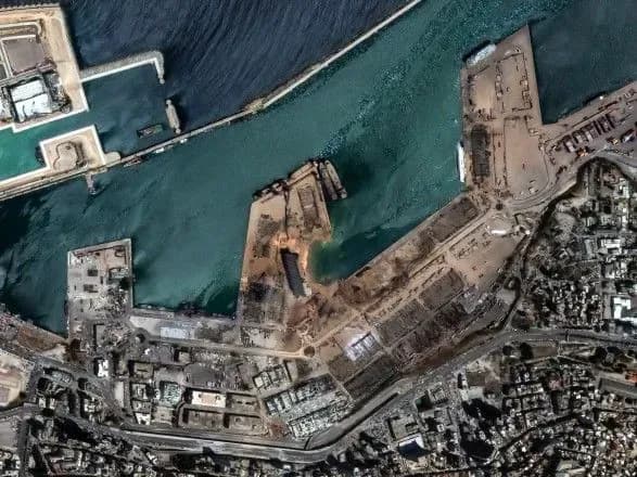 Велика пожежа спалахнула в районі порту Бейрута через місяць після вибуху