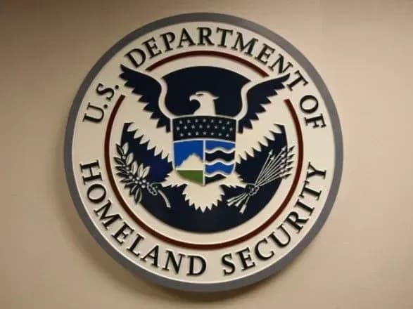 США отозвали визы более 1 тыс. граждан Китая из-за их связей с военной отраслью