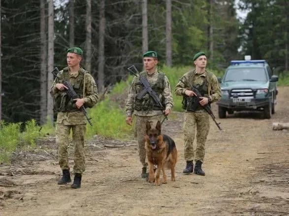 На Закарпатті затримали двох іноземців, які намагались потрапити до ЄС