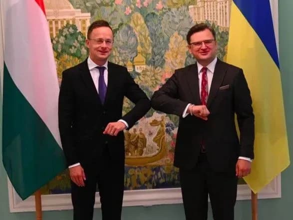 Кулеба пригласил главу МИДа Венгрии вместе посетить Закарпатье