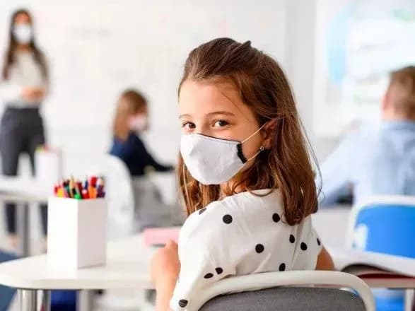 В Україні за добу на COVID-19 захворіло 172 дитини та понад 70 медпрацівників