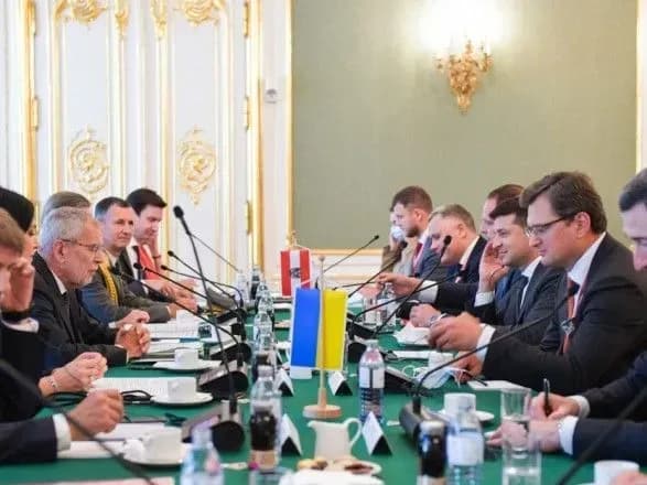 Зеленський обговорив з президентом Австрії відновлення двостороннього співробітництва