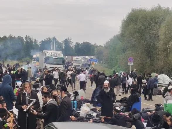 Держприкордонслужба показала відео сотень хасидів на кордоні з Білоруссю