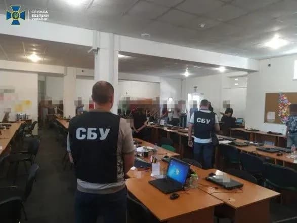 На Запоріжжі викрили підпільний кол-центр із місячним заробітком у 3 млн гривень