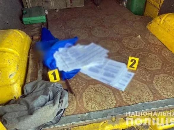 В Маріуполі чоловік пошкодив прапор представників політичної партії