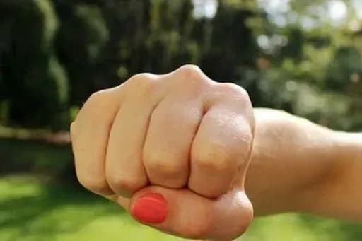 На Одещині побилися школярки через плітки у соцмережах