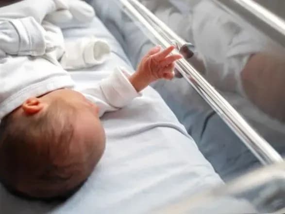 Прикривалася сурогатним материнством: жінці повідомили підозру у продажі власної дитини