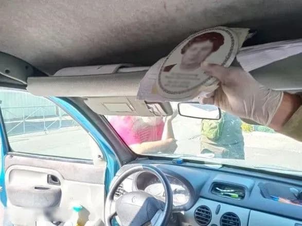 Українець намагався провезти із Росії надгробних табличок на близько 150 тис. гривень