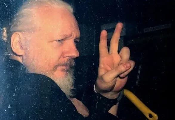 Союзник Трампа предлагал Ассанжу помилование, если тот назовет причастных к атаке на демократов - адвокат