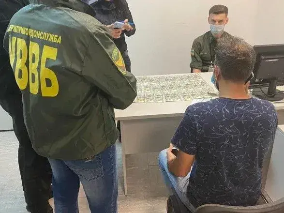 Громадянин Ірану за 3 тис. доларів хотів незаконно потрапити до України