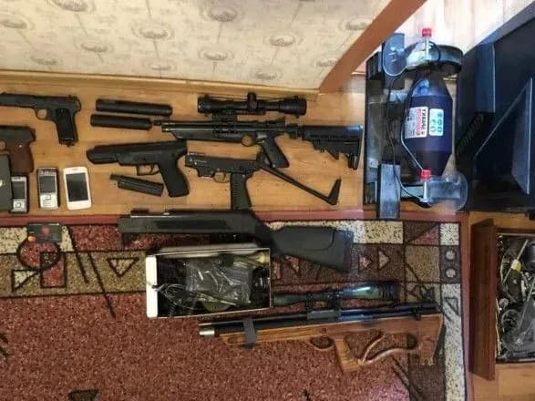 В Одесской области разоблачили схему сбыта огнестрельного оружия и обнаружили масштабный схрон боеприпасов