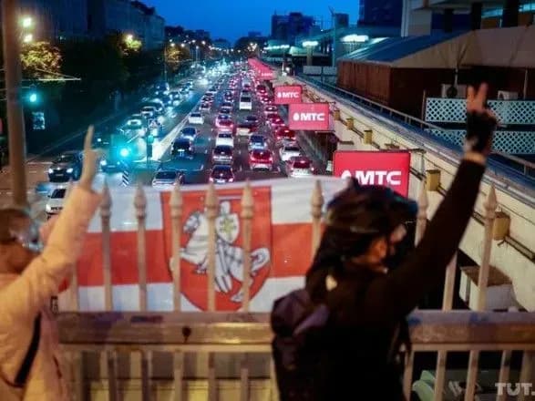 Таємна інавгурація: у Мінську - зіткнення протестуючих з силовиками, прогриміли вибухи