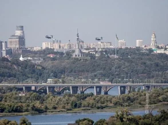 Над Києвом пролетіла американська авіація: у мережі поділилися кадрами